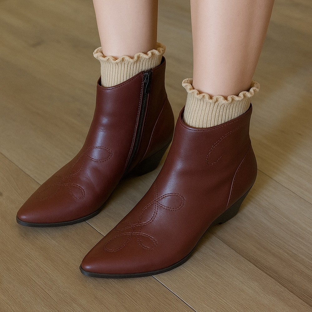 80s Maine Woods Brown Leather Embroidered Ankle Boots